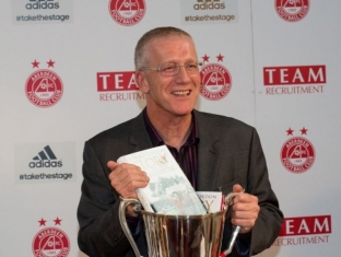 Richard Gordon Launches 'Glory in Gothenburg' At Pittodrie