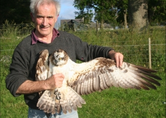 roy-dennis-with-osprey-2